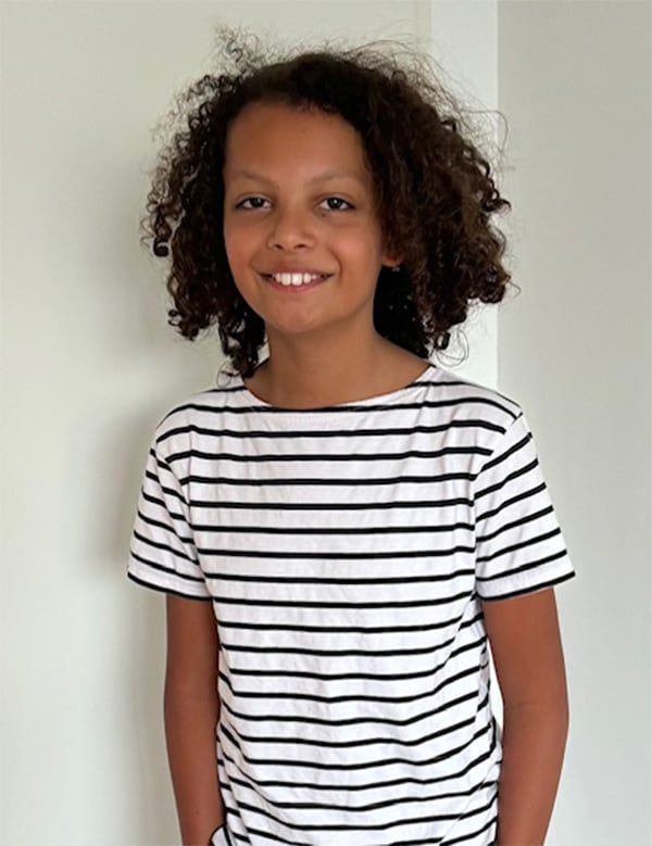 Kindermodel met krullend haar Pippijn