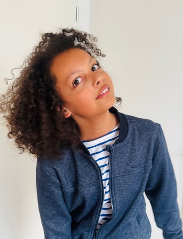 Kindermodel met krullend haar Pippijn