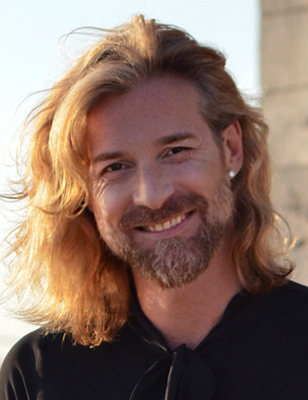 Mannelijk model met blond haar