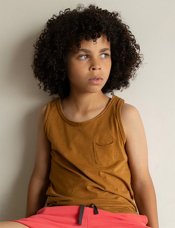 Kindermodel met bruin haar Quani