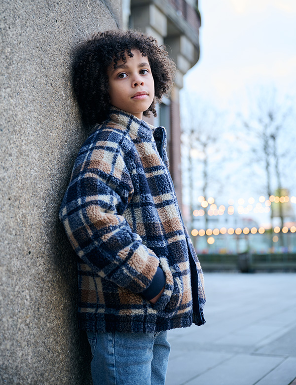 Kindermodel met bruin haar Quani