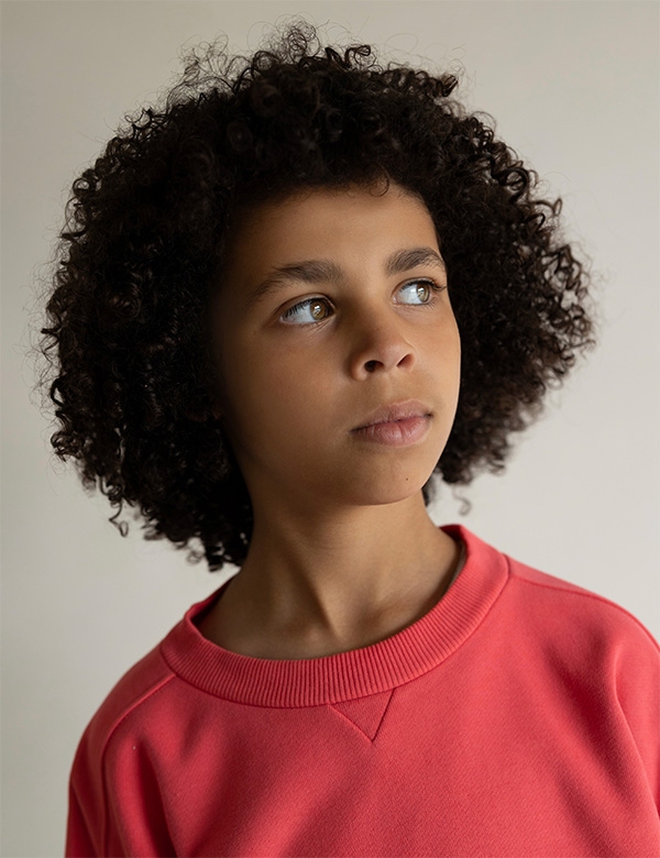 Kindermodel met bruin haar Quani