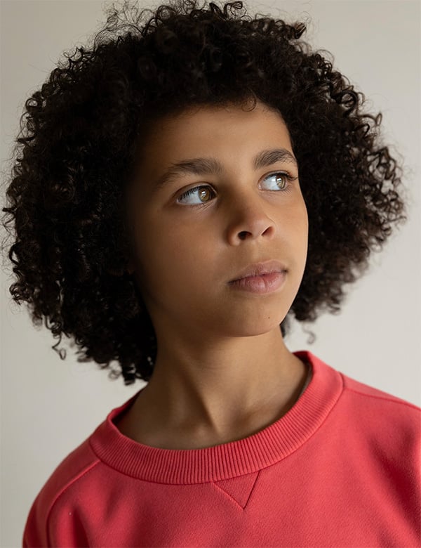 Kindermodel met donkerbruin haar quani