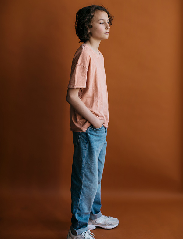 Kinderlijk model met bruin krullend haar Raf Sl.