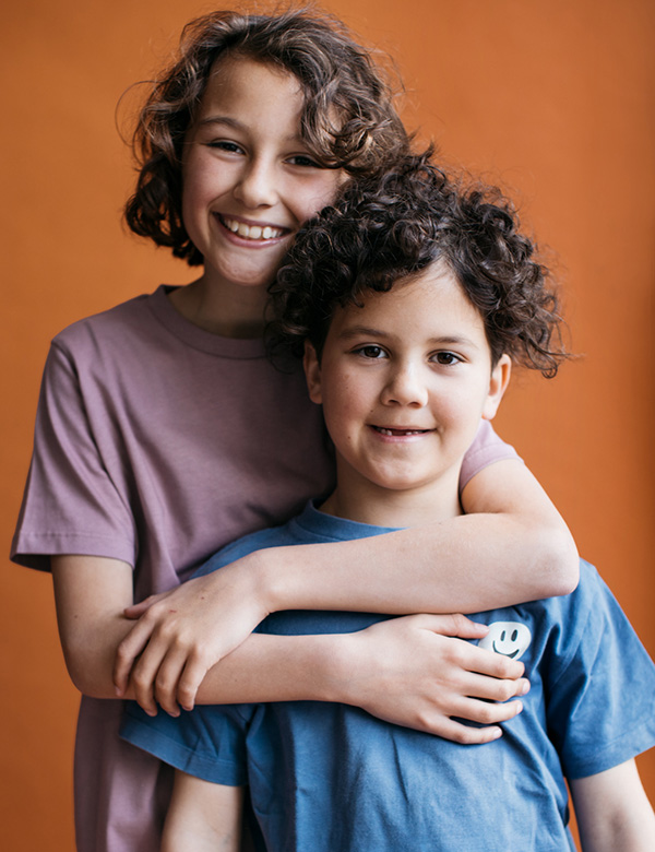 Kinderlijk model met bruin krullend haar Raff Sl.