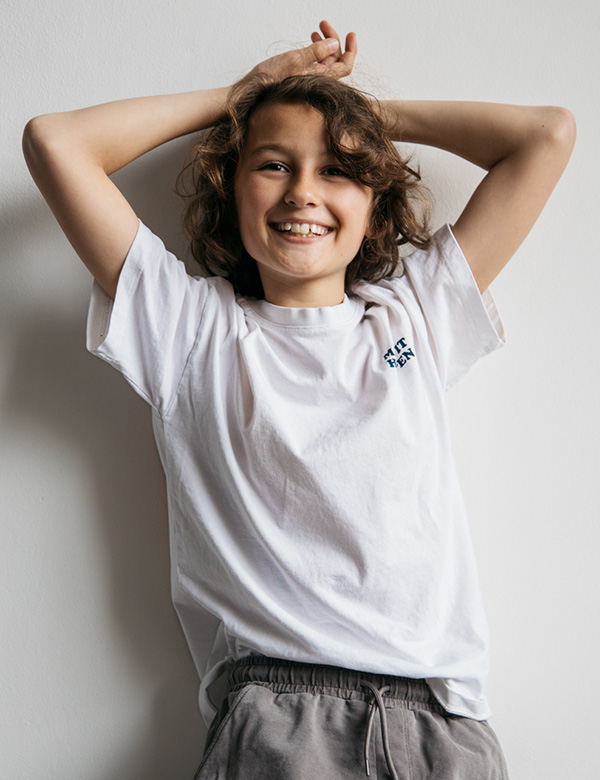 Kinderlijk model met bruin krullend haar Raff Sl.