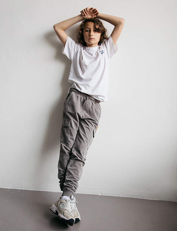 Kinderlijk model met bruin krullend haar Raff Sl.