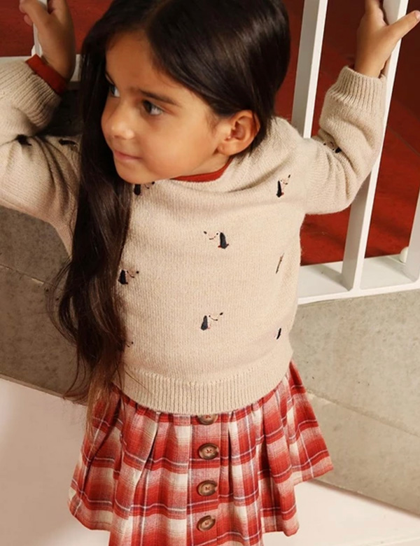 Kindermodel met bruin haar Rana