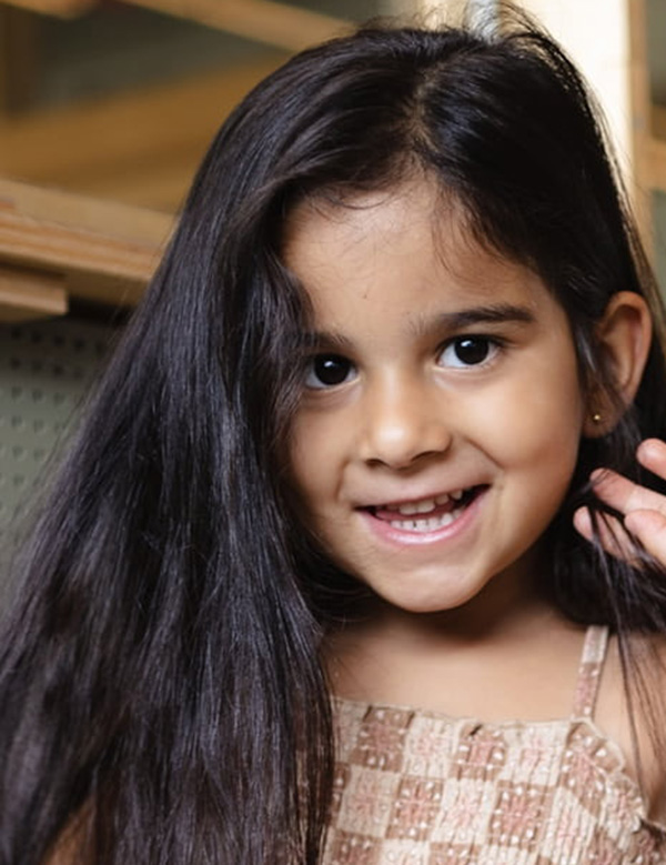 Kindermodel met bruin haar rana