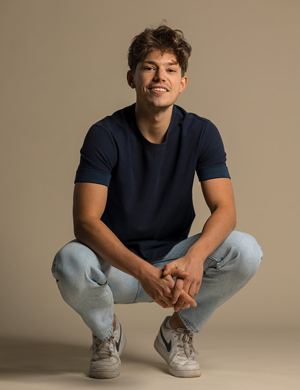 Mannelijk model met bruin haar Remco.