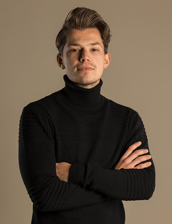 Mannelijk model met bruin haar Remco.