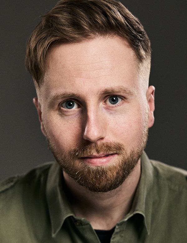 Mannelijk model met donkerblond haar en blauwe ogen Rick S.