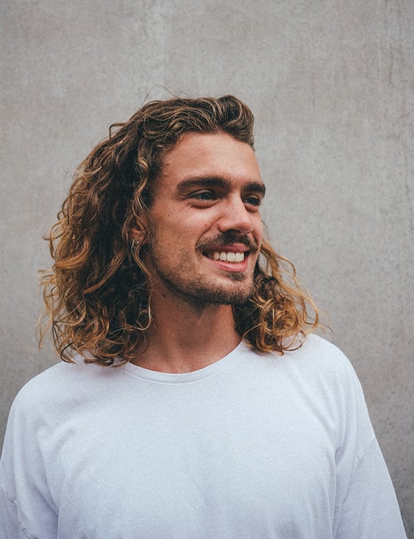 Mannelijk model met lang haar Rik K.