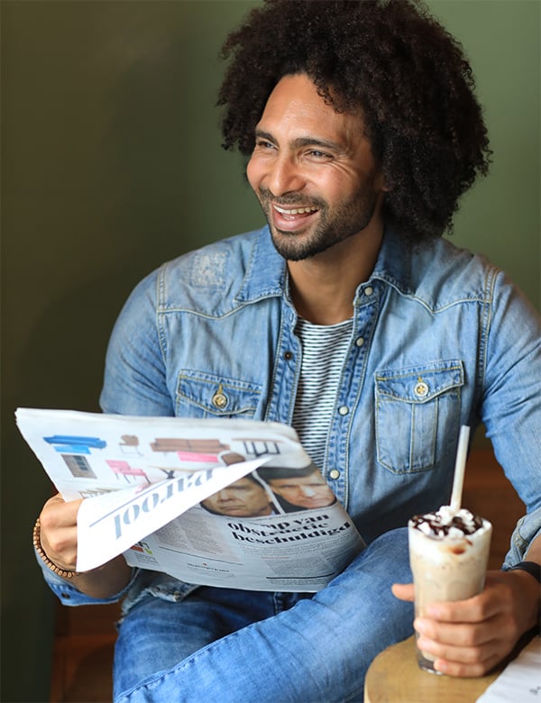 Mannelijk model zwart haar Robin B.