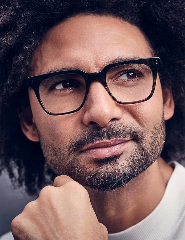 Mannelijk model zwart haar Robin B.