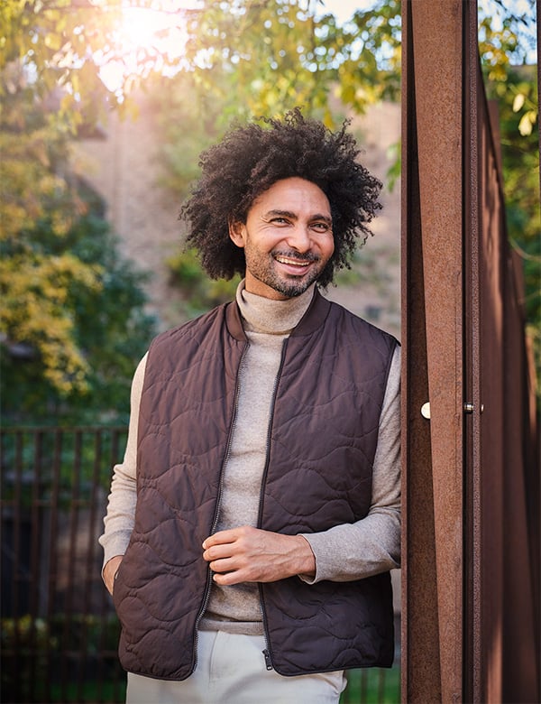 Mannelijk model zwart haar Robin B.