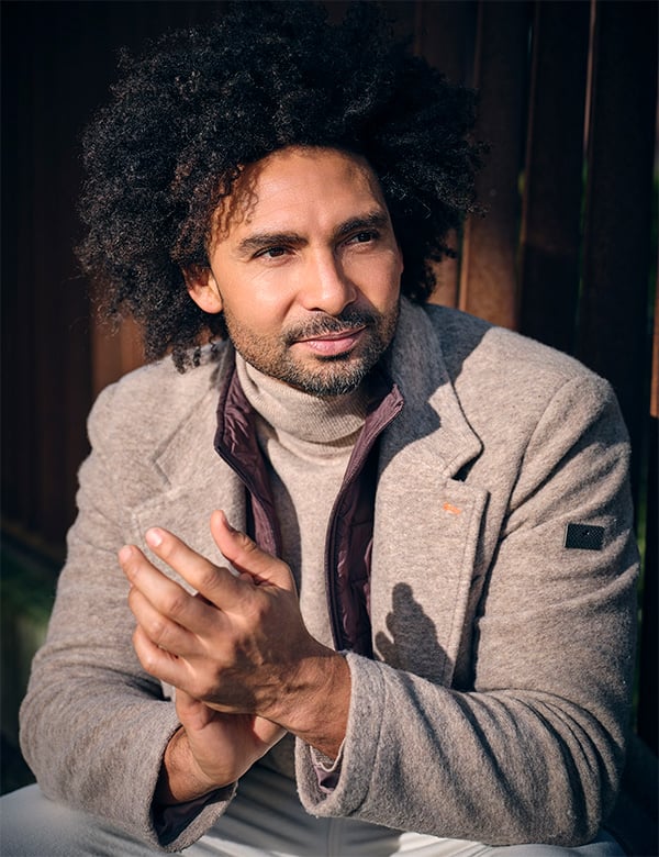 Mannelijk model zwart haar Robin B.