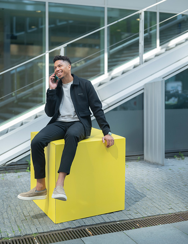 Mannelijk model met donker haar Robin Dave