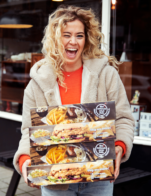 Vrouwelijk model met blond haar Romy