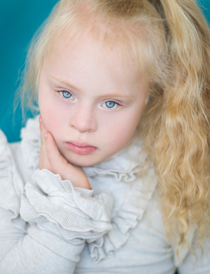 Kindermodel met blond haar Romy