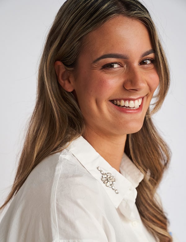 Vrouwelijk model met bruin haar en bruine ogen Rosalien.
