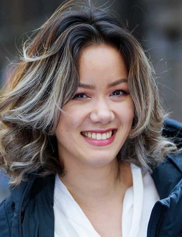 Vrouwelijk model met krullend haar rosanne