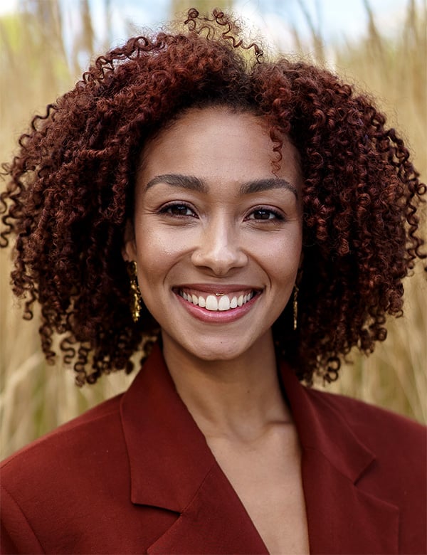 Vrouwelijk model donker haar rosella