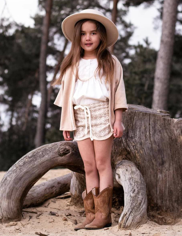 Kinder model meisje met bruin haar Row