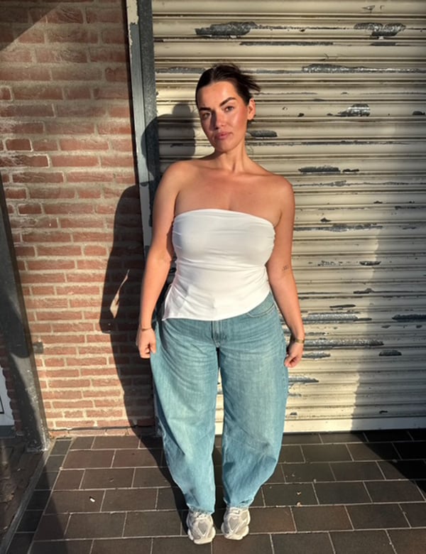 Vrouwelijk model met lang bruin haar Ruth G.