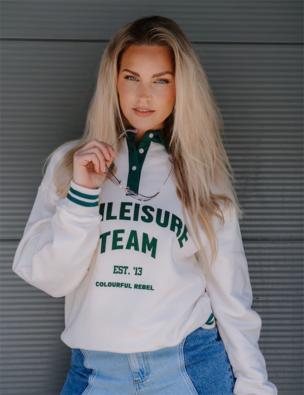 vrouwelijk model met blond haar en blauwe ogen Salemme