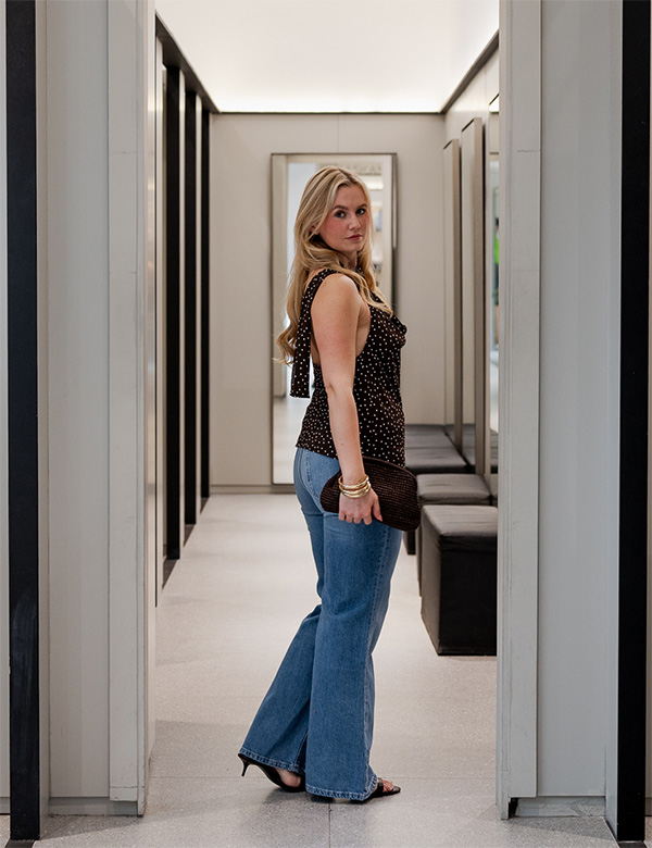 Vrouwelijk model met blond haar Sam S.