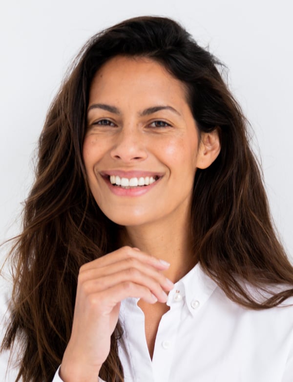 Vrouwelijk model met bruin haar Sam