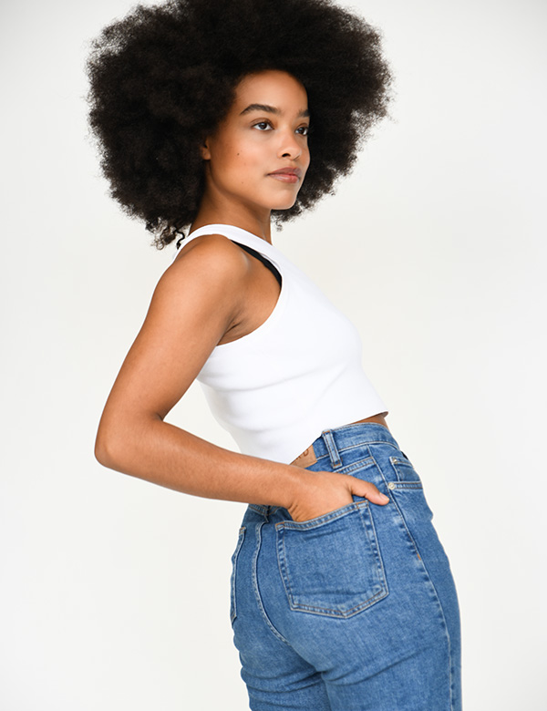 Vrouwelijk model met krullend haar Sammy