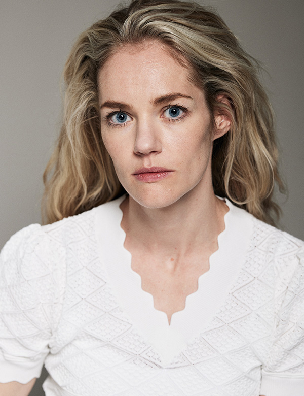 Vrouwelijk model met lang blond haar Sanne M.