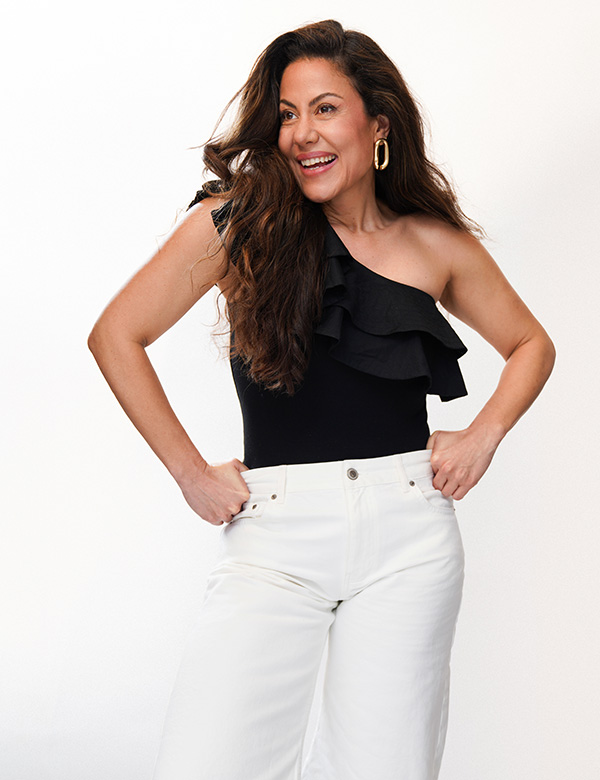 vrouwelijk model met lang donker haar Sanne St.