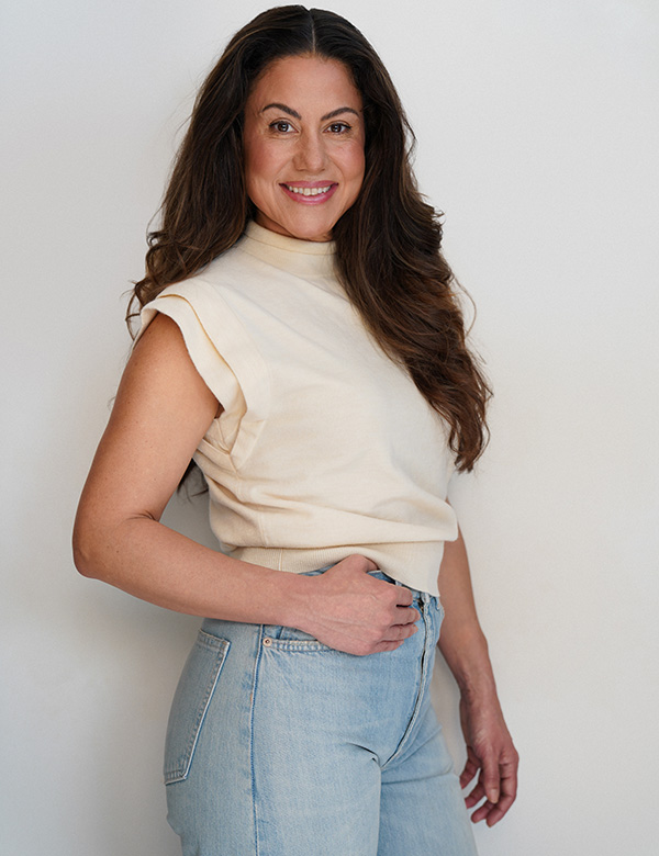 vrouwelijk model met lang donker haar Sanne St.