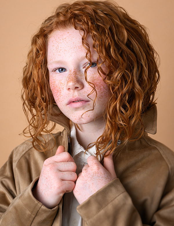 meisjes kindermodel met rode krullen Sarah V.