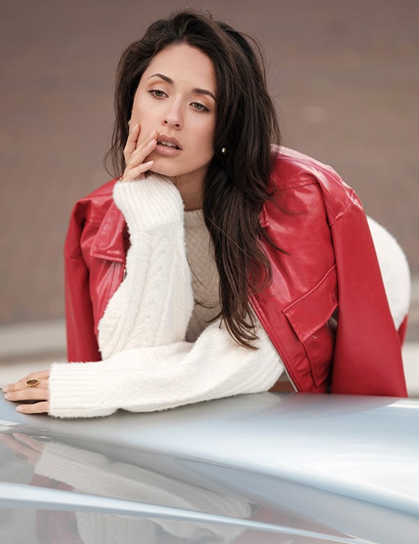 vrouwelijk model met donkerbruin haar Sascha Wo.