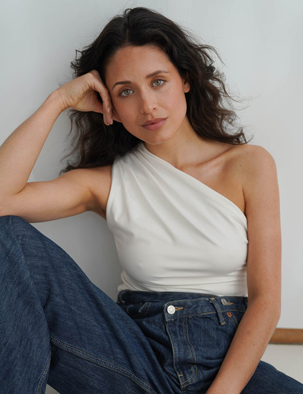 Vrouwelijk model met bruin haar Sascha Wo.