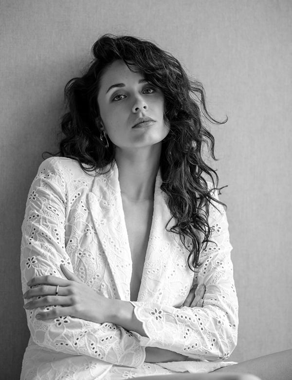 Vrouwelijk model met bruin haar Sascha Wo.