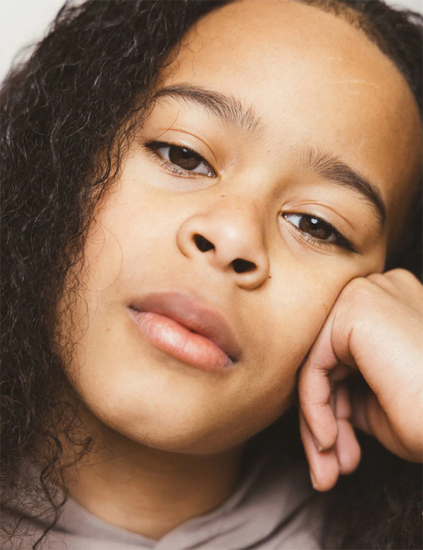 Kindermodel met donkerbruin haar Savère