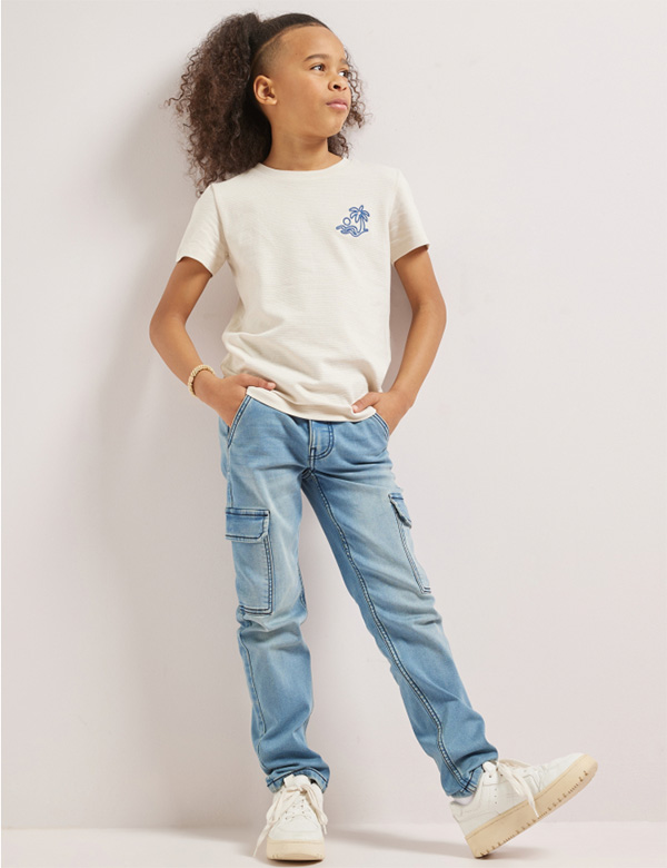 Kindermodel met donkerbruin haar Savère