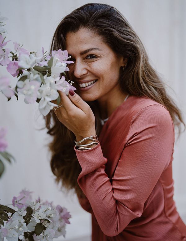 Vrouwelijk model met bruin haar Selma