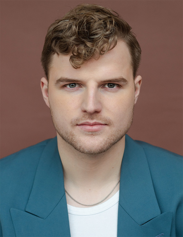 Mannelijk model met blond haar Sem Hi.