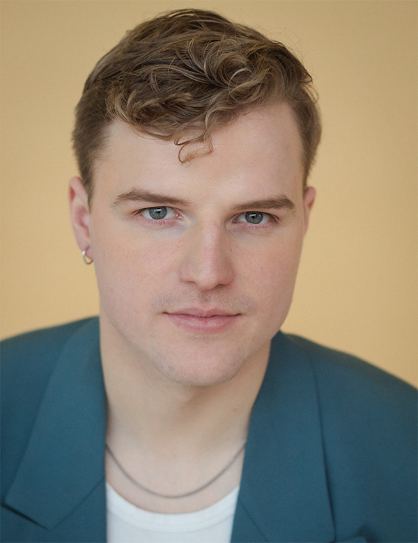 Mannelijk model met blond haar Sem Hi.