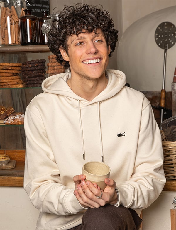 Mannelijk model met zwart haar Sem Y.