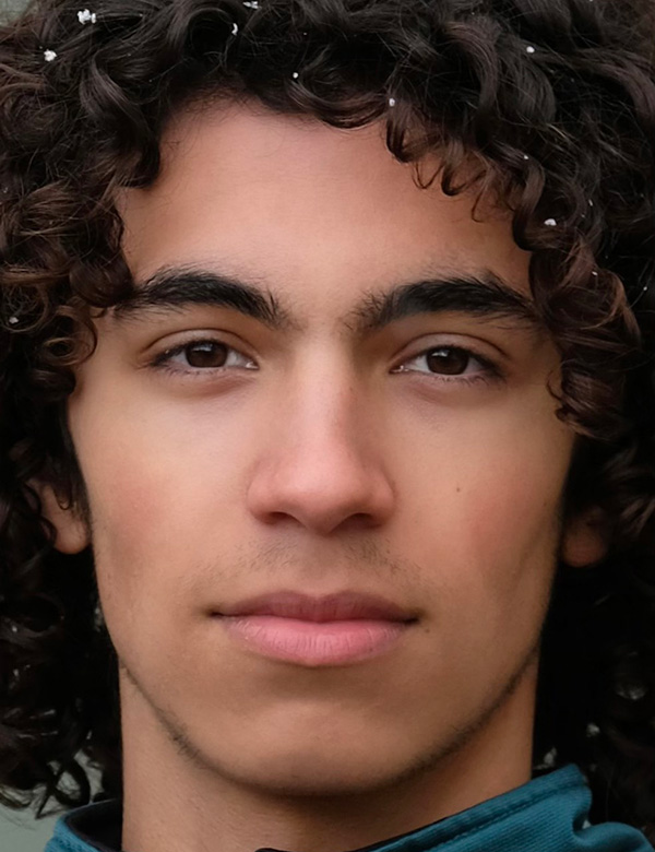 Mannelijk model met krullen Sem