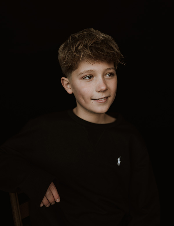 Kindermodel met kort bruin haar Seth O.