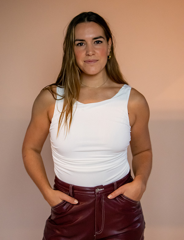Vrouwelijk model met lang haar Shanna V.