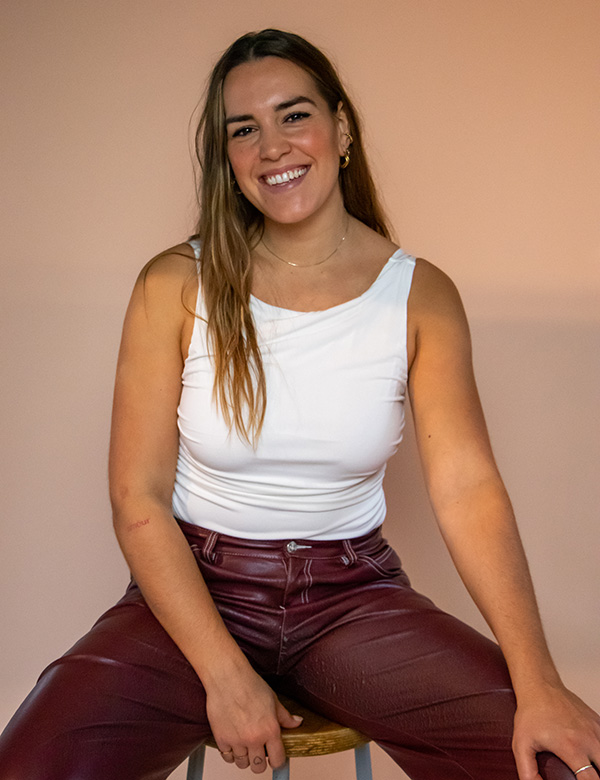 Vrouwelijk model met lang haar Shanna V.